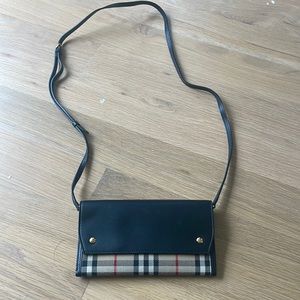 Burberry wallet bag